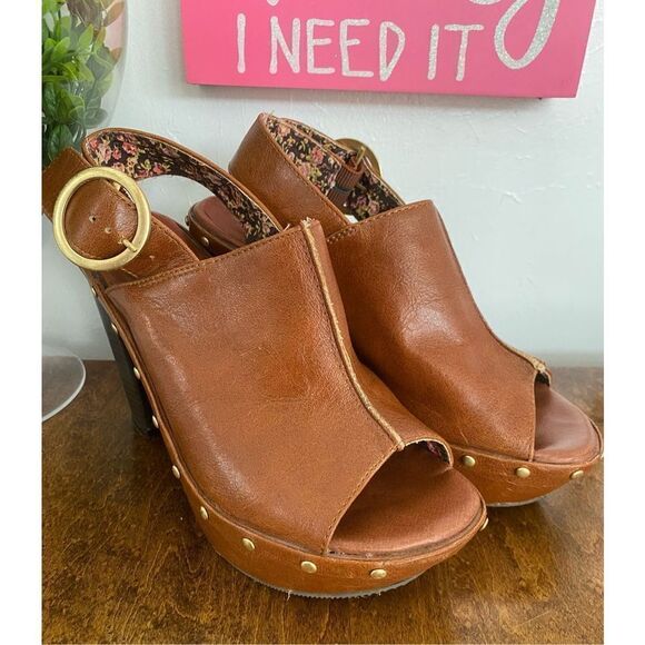 Unlisted by Kenneth Cole Brown Sandal Wedge Studded Leather Look Size 7.5 - Picture 1 of 10